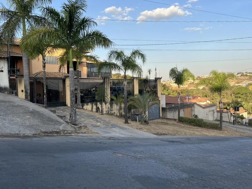 Foto 1 de Casa com 4 Quartos à venda, 450m² em Tropical, Contagem