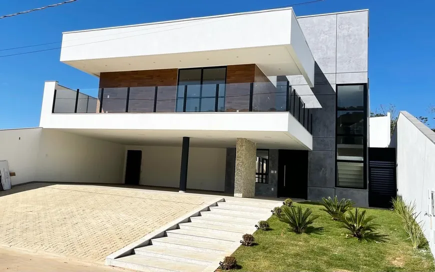 Foto 1 de Casa com 4 Quartos à venda, 360m² em Novo Horizonte, Juiz de Fora