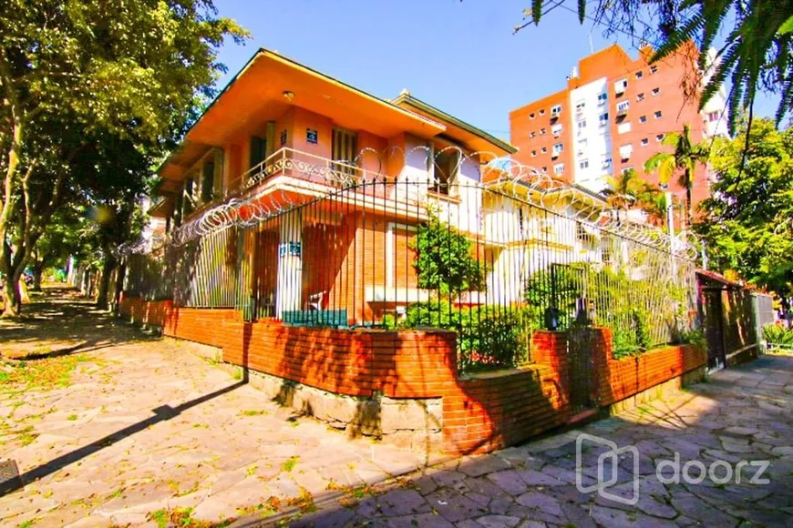 Foto 1 de Casa com 4 Quartos à venda, 340m² em Petrópolis, Porto Alegre