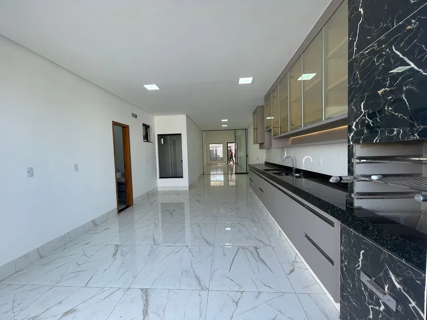 Foto 1 de Casa com 3 Quartos à venda, 170m² em Vila Rosa, Goiânia