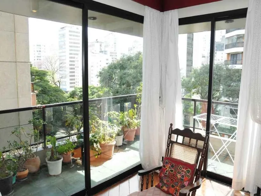 Foto 1 de Apartamento com 3 Quartos à venda, 200m² em Higienópolis, São Paulo