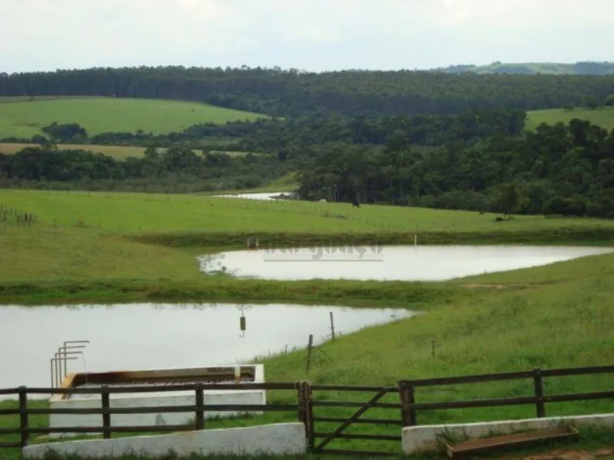 Foto 1 de Fazenda/Sítio à venda, 556600m² em , Sarapuí