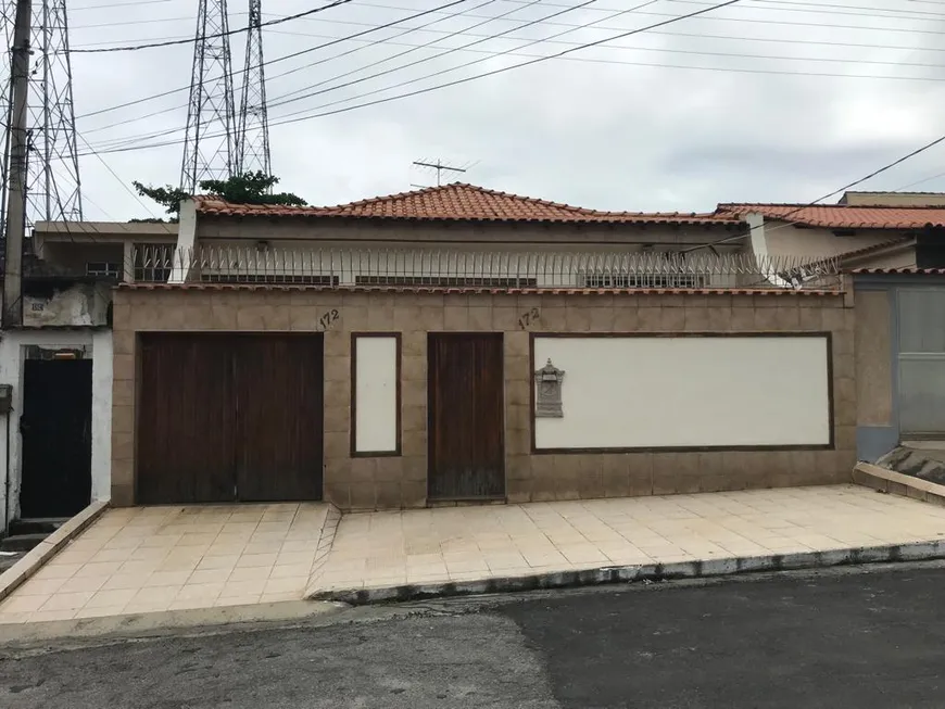 Foto 1 de Casa com 3 Quartos à venda, 225m² em Guadalupe, Rio de Janeiro