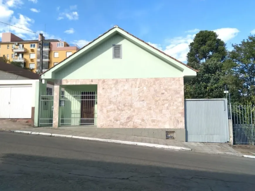 Foto 1 de Casa com 4 Quartos à venda, 162m² em Centro, Santa Maria