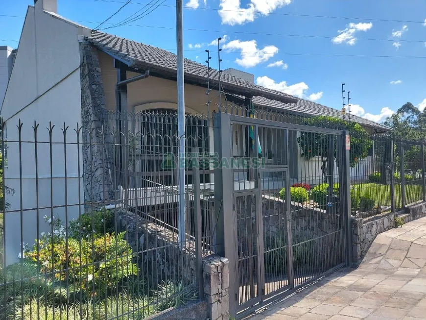 Foto 1 de Casa com 5 Quartos para alugar, 270m² em Cinquentenário, Caxias do Sul