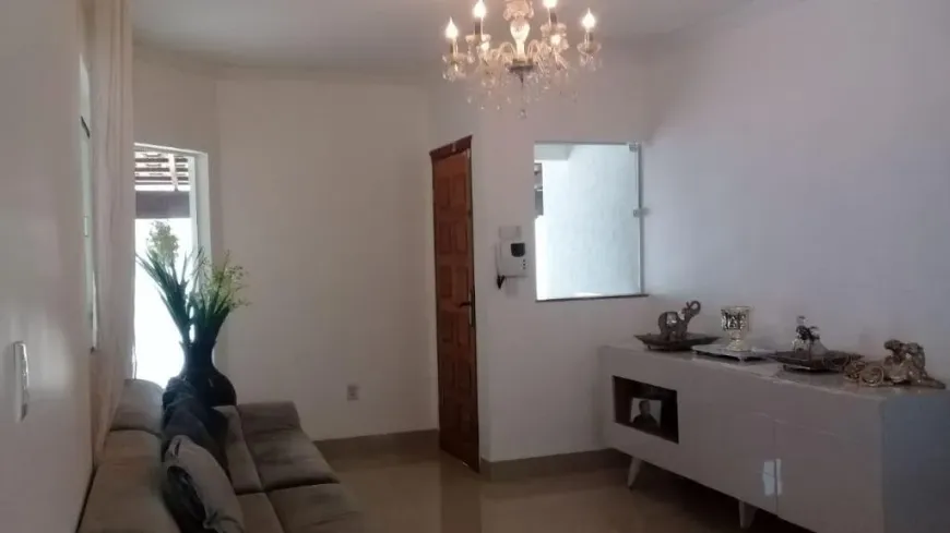 Foto 1 de Casa com 4 Quartos à venda, 300m² em Jardim Europa, Uberlândia