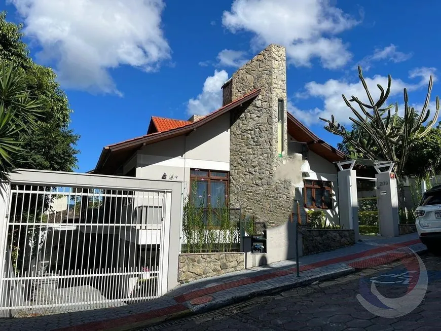 Foto 1 de Casa com 4 Quartos à venda, 336m² em Trindade, Florianópolis