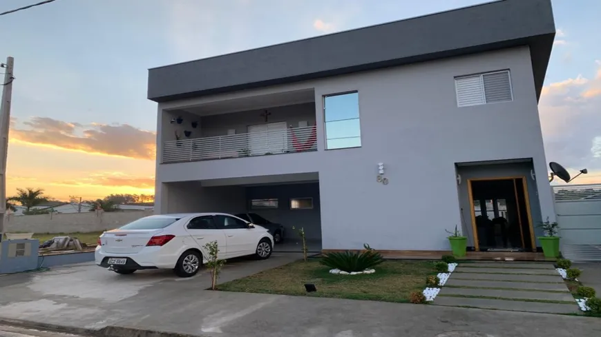 Foto 1 de Casa de Condomínio com 3 Quartos à venda, 252m² em Itapecirica, Taubaté