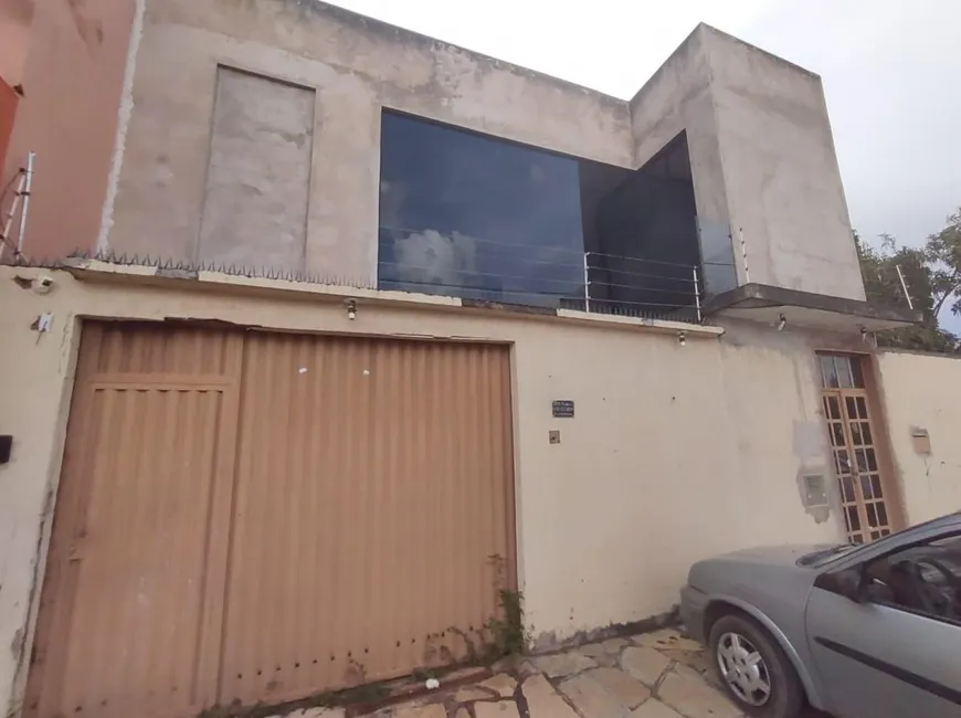 Foto 1 de Casa com 4 Quartos à venda, 300m² em Setor Tradicional, Brasília