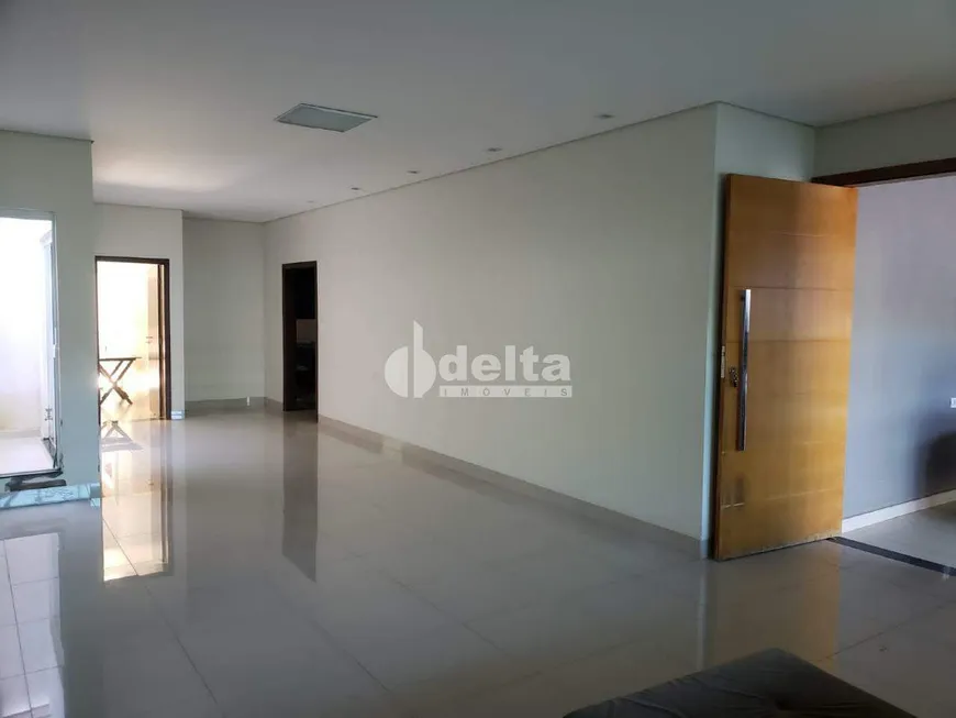 Foto 1 de Casa com 3 Quartos à venda, 222m² em Alto Umuarama, Uberlândia