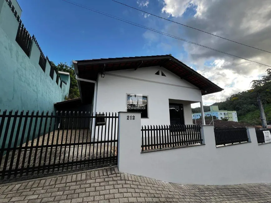 Foto 1 de Casa com 3 Quartos para alugar, 120m² em São Pedro, Brusque