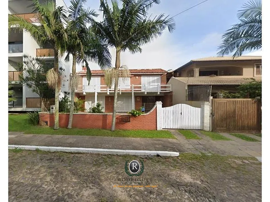 Foto 1 de Casa com 5 Quartos à venda, 266m² em Praia Grande, Torres