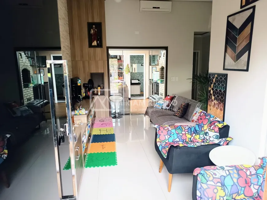 Foto 1 de Casa de Condomínio com 3 Quartos à venda, 180m² em Condominio Golden Hill, Londrina