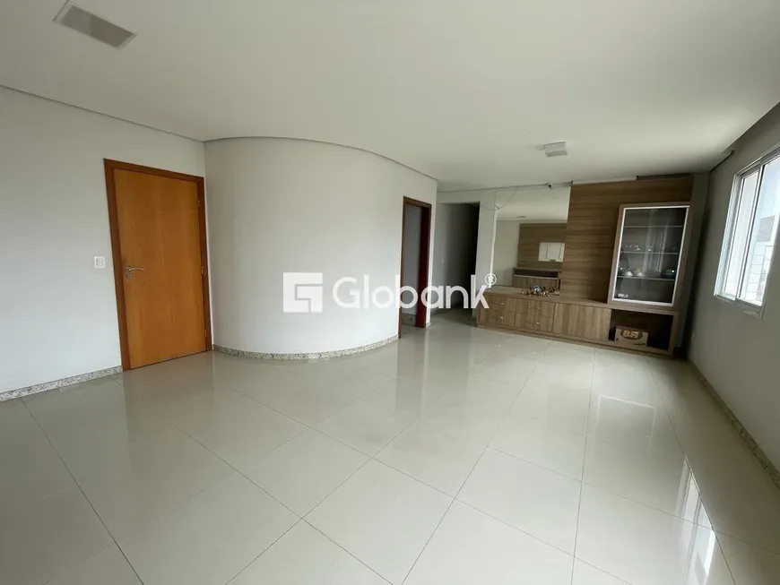 Foto 1 de Apartamento com 3 Quartos à venda, 122m² em Centro, Montes Claros