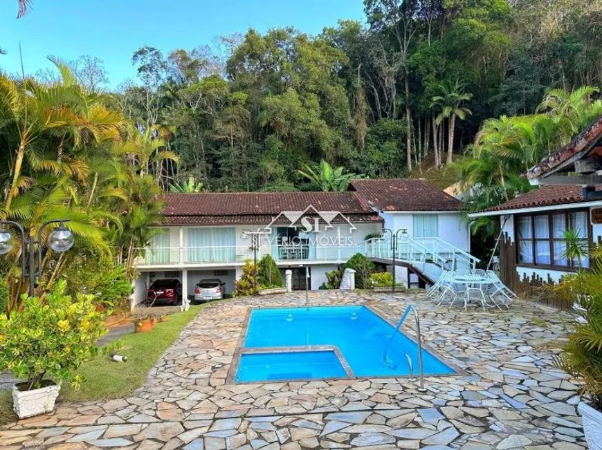 Foto 1 de Casa com 4 Quartos à venda, 450m² em Duarte Silveira, Petrópolis