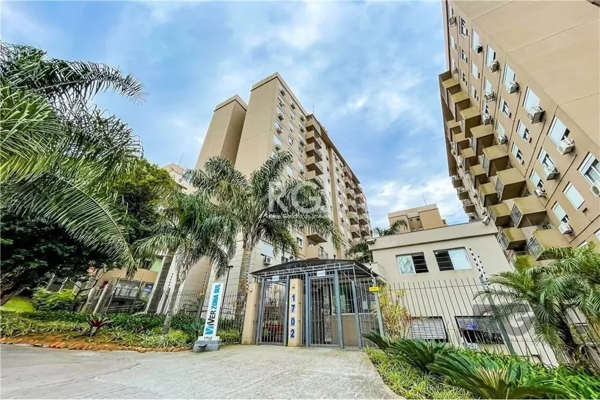 Foto 1 de Apartamento com 3 Quartos à venda, 68m² em Camaquã, Porto Alegre