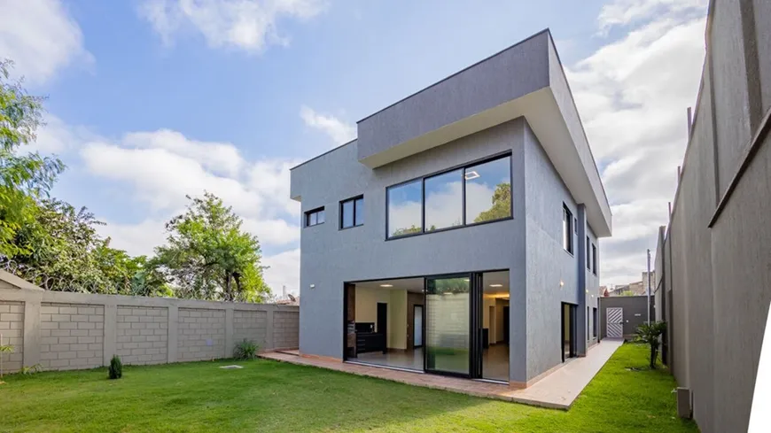 Foto 1 de Casa com 4 Quartos à venda, 272m² em Vila Jardim Vitória, Goiânia