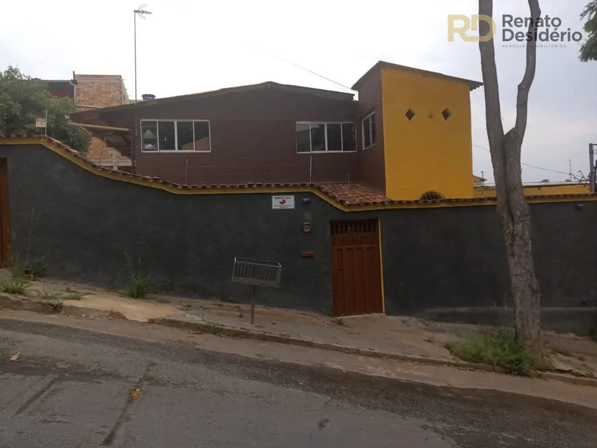 Foto 1 de Casa com 3 Quartos à venda, 200m² em Goiânia, Belo Horizonte