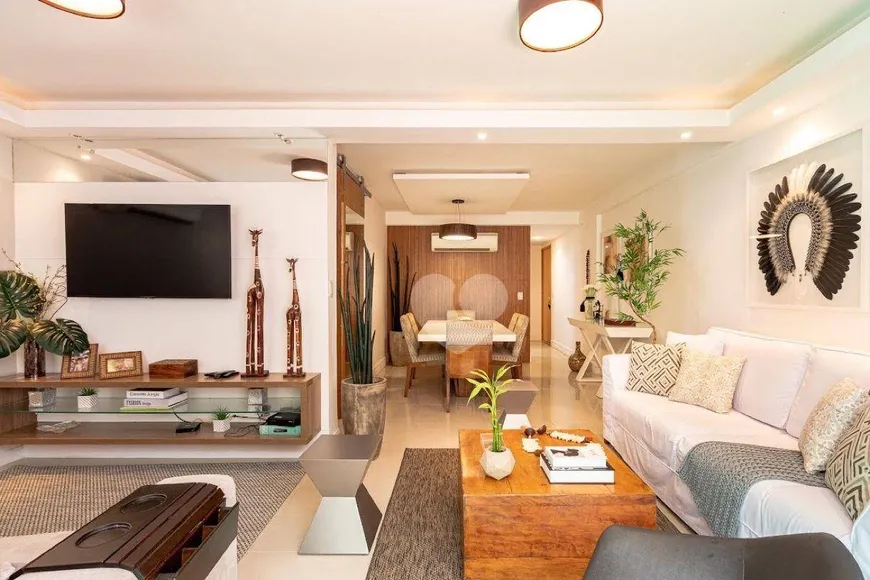 Foto 1 de Apartamento com 4 Quartos à venda, 156m² em Lagoa, Rio de Janeiro