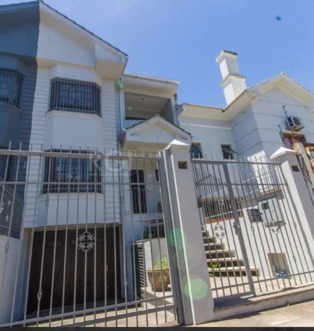 Foto 1 de Casa com 4 Quartos à venda, 292m² em Jardim Itú Sabará, Porto Alegre