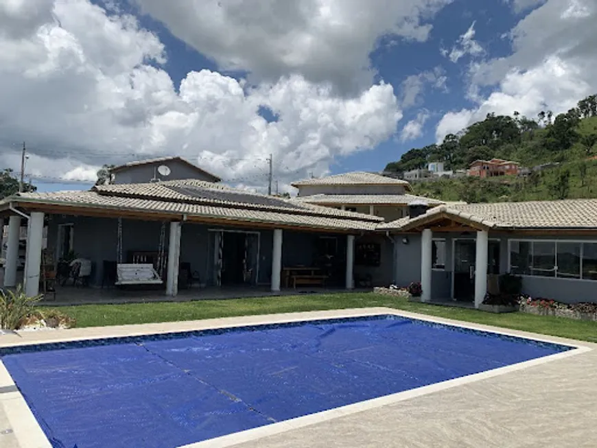 Foto 1 de Fazenda/Sítio com 4 Quartos à venda, 250m² em Centro, Pinhalzinho