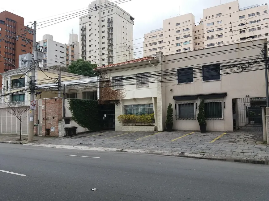 Foto 1 de com 3 Quartos para venda ou aluguel, 248m² em Jardim América, São Paulo