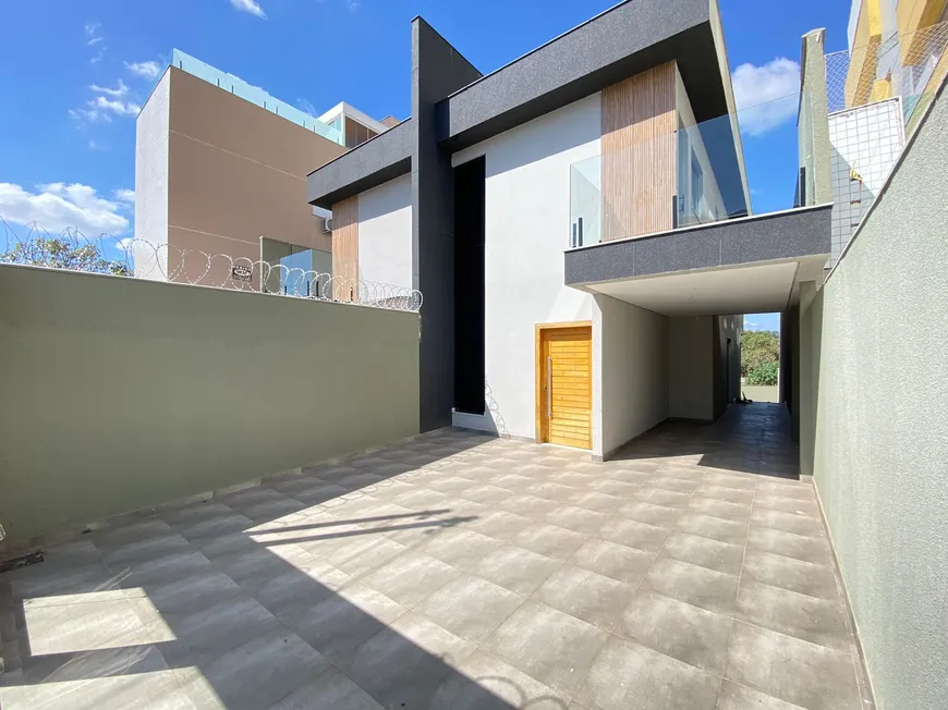 Foto 1 de Casa com 3 Quartos à venda, 180m² em Planalto, Belo Horizonte