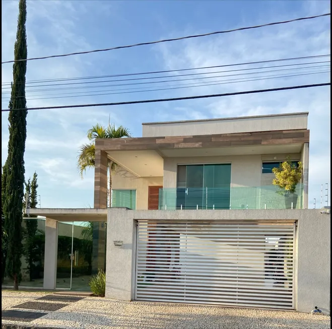 Foto 1 de Sobrado com 4 Quartos à venda, 340m² em Estancia Itanhanga, Caldas Novas