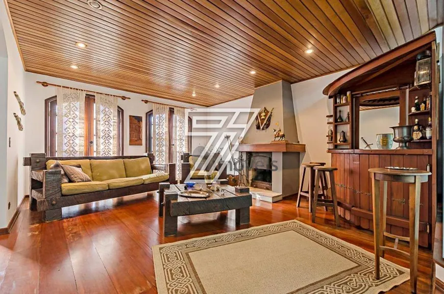 Foto 1 de Casa com 4 Quartos à venda, 280m² em Água Verde, Curitiba