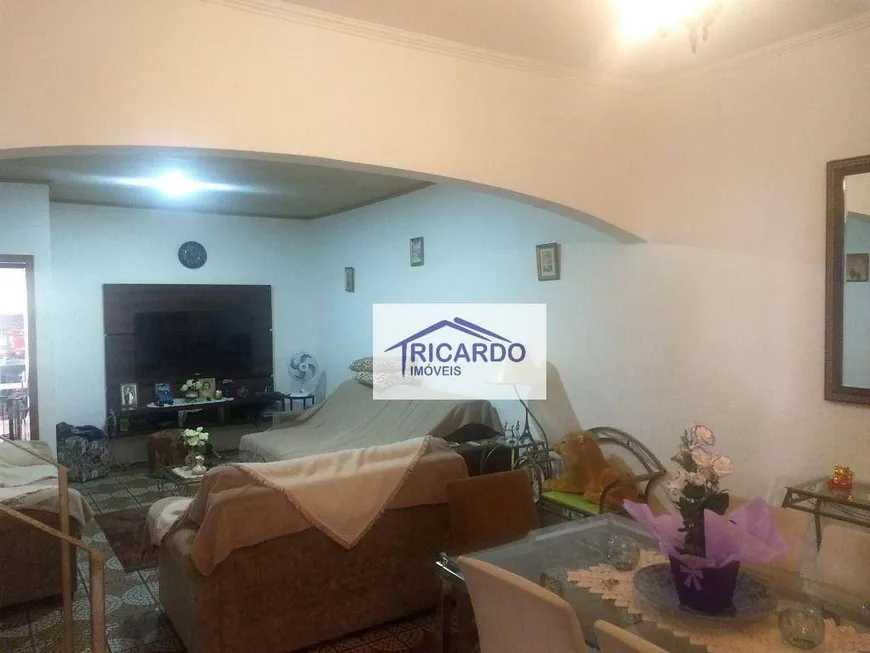 Foto 1 de Imóvel Comercial com 4 Quartos para alugar, 270m² em Vila Galvão, Guarulhos