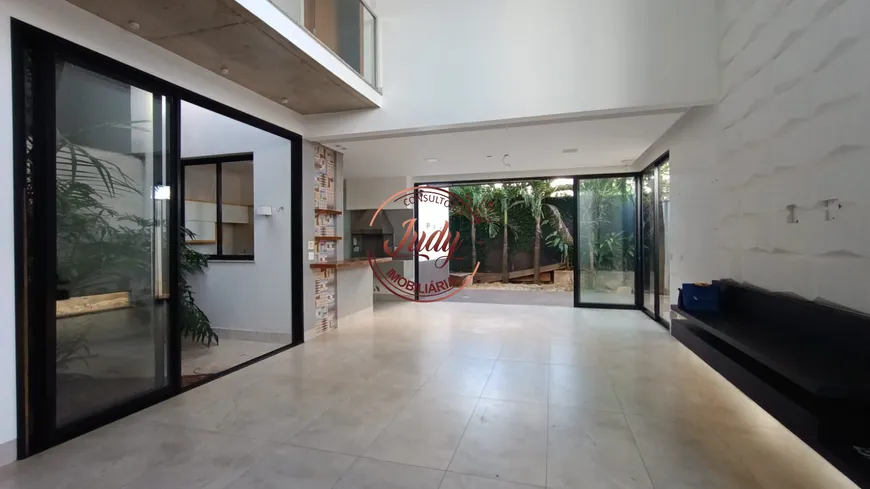 Foto 1 de Sobrado com 3 Quartos à venda, 210m² em Vigilato Pereira, Uberlândia