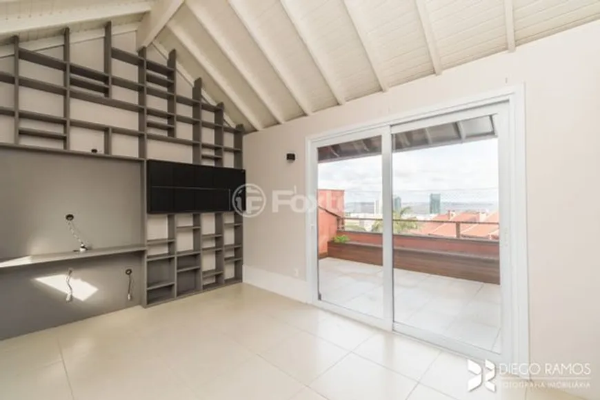 Foto 1 de Casa de Condomínio com 3 Quartos à venda, 384m² em Cristal, Porto Alegre