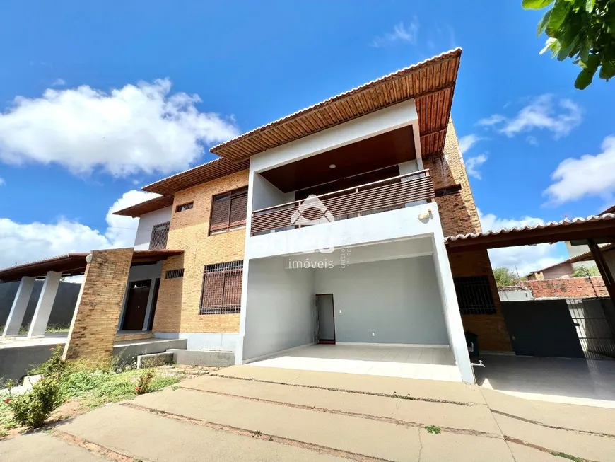 Foto 1 de Casa com 4 Quartos para venda ou aluguel, 285m² em Candelária, Natal