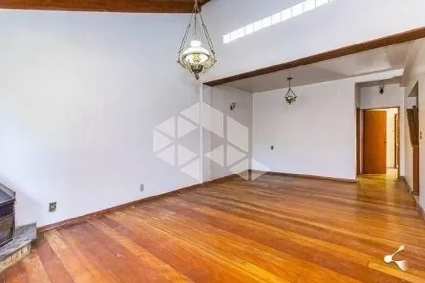 Foto 1 de Casa com 3 Quartos à venda, 252m² em Teresópolis, Porto Alegre