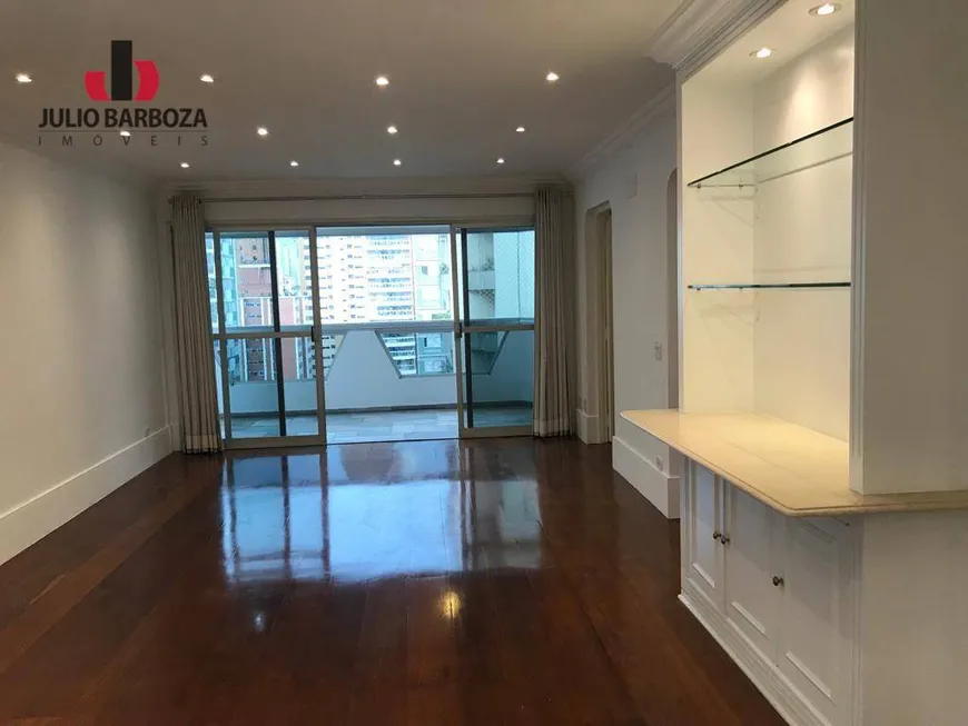 Foto 1 de Apartamento com 3 Quartos para alugar, 200m² em Moema, São Paulo