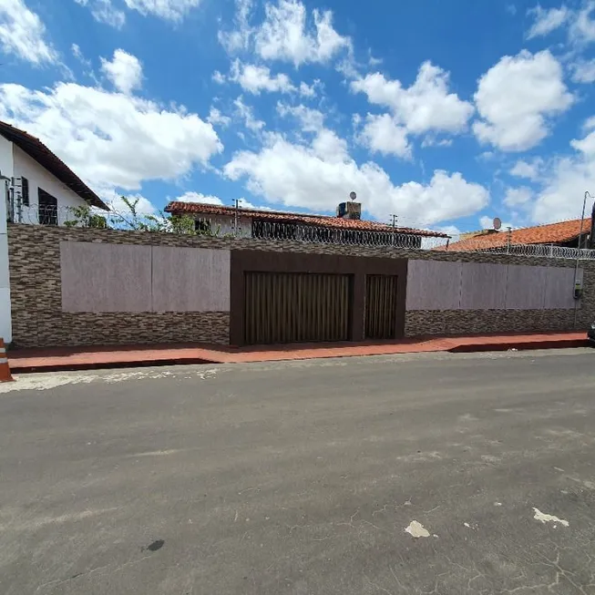 Foto 1 de Casa com 3 Quartos à venda, 311m² em Calhau, São Luís