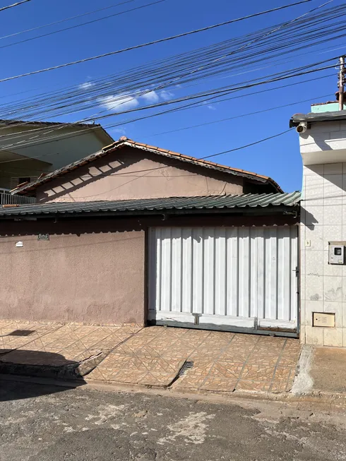 Foto 1 de Casa com 3 Quartos à venda, 130m² em Jardim Guanabara II, Goiânia