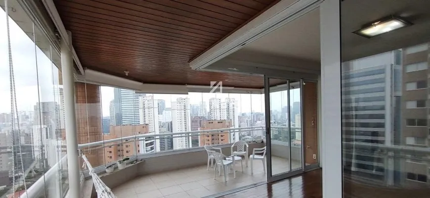 Foto 1 de Apartamento com 3 Quartos à venda, 205m² em Brooklin, São Paulo