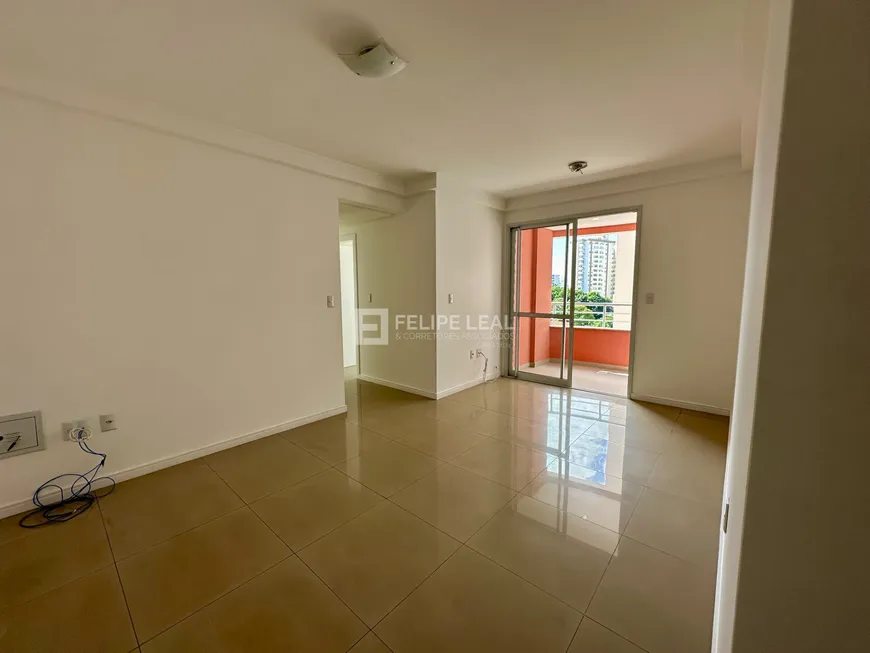 Foto 1 de Apartamento com 3 Quartos à venda, 84m² em Barreiros, São José