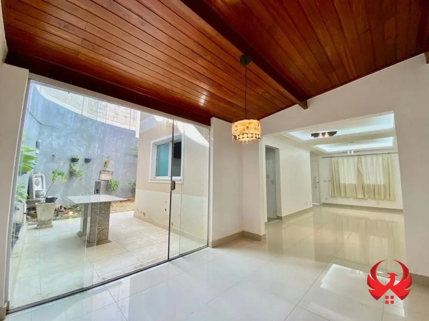 Foto 1 de Casa de Condomínio com 4 Quartos à venda, 200m² em Cabral, Contagem