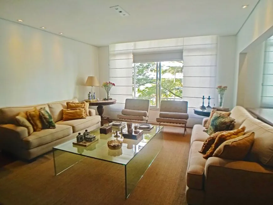 Foto 1 de Apartamento com 3 Quartos para venda ou aluguel, 260m² em Jardins, São Paulo