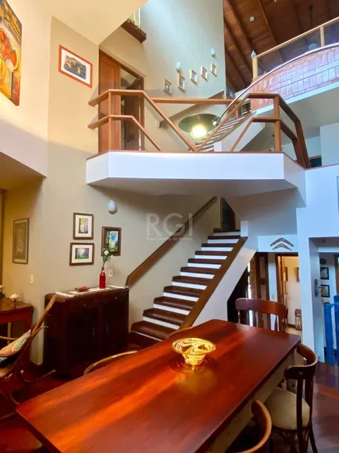 Foto 1 de Casa de Condomínio com 4 Quartos à venda, 358m² em Cristal, Porto Alegre