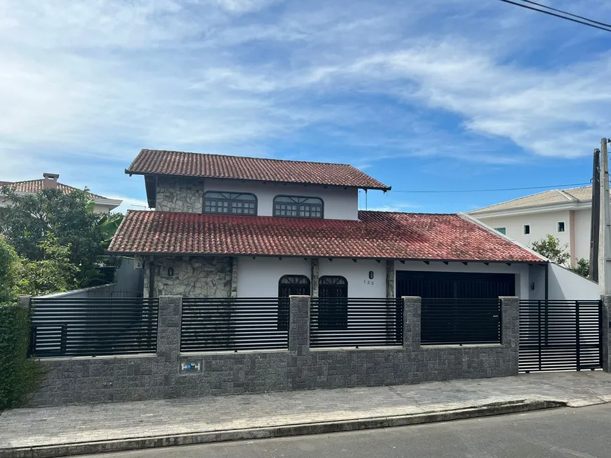 Foto 1 de Sobrado com 3 Quartos à venda, 202m² em Iririú, Joinville