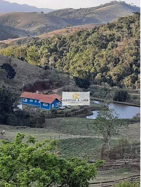 Foto 1 de Fazenda/Sítio com 3 Quartos à venda, 180m² em Jambeiro, Jambeiro