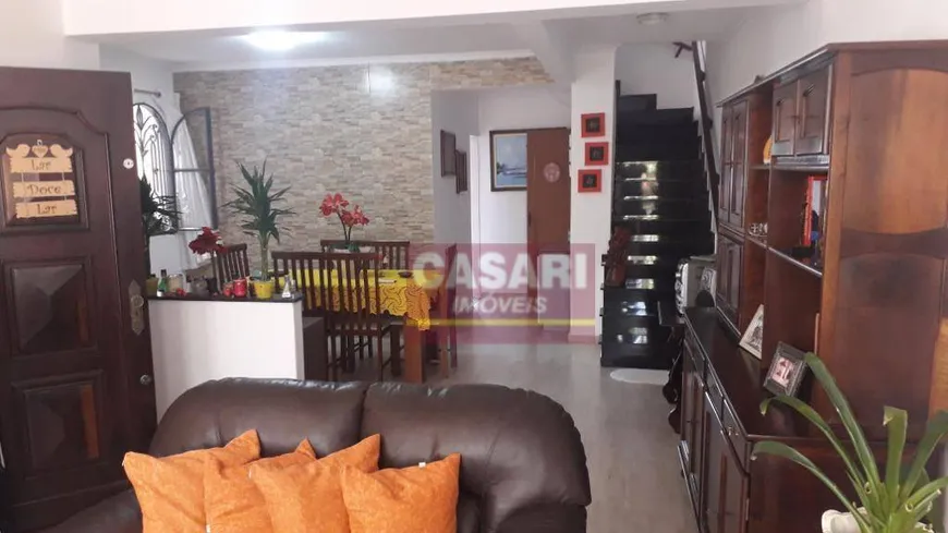 Foto 1 de Sobrado com 3 Quartos à venda, 203m² em Baeta Neves, São Bernardo do Campo