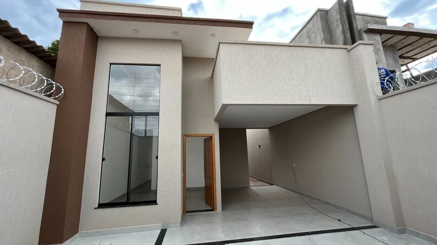 Foto 1 de Casa com 3 Quartos à venda, 214m² em Santuário, Trindade