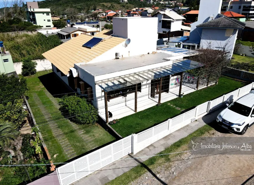 Foto 1 de Casa com 3 Quartos à venda, 173m² em Ribanceira, Imbituba