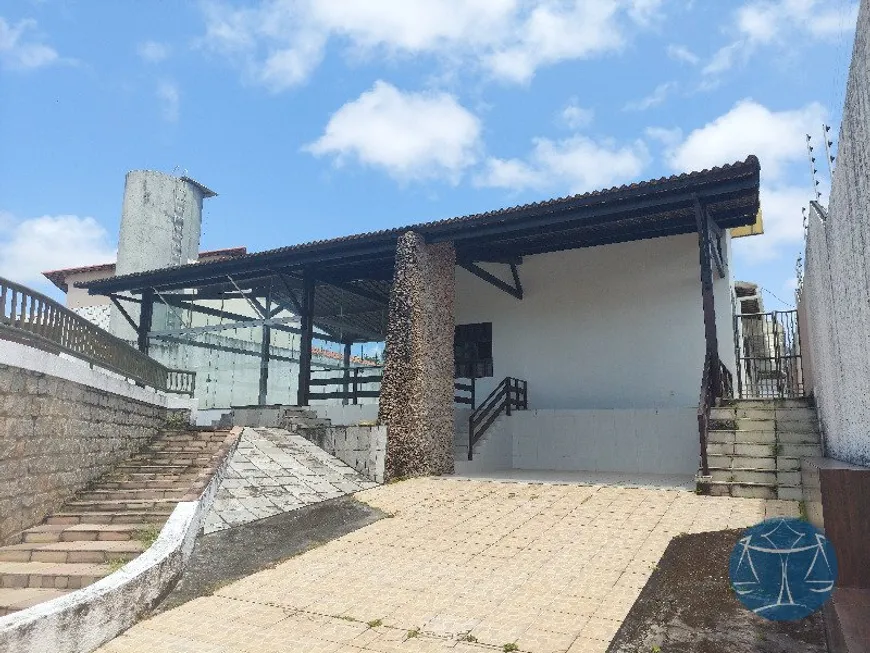 Foto 1 de Casa com 4 Quartos para alugar, 491m² em Candelária, Natal