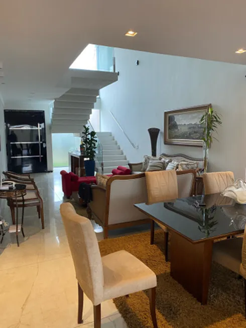 Foto 1 de Casa de Condomínio com 4 Quartos à venda, 285m² em Boa Vista, Uberaba