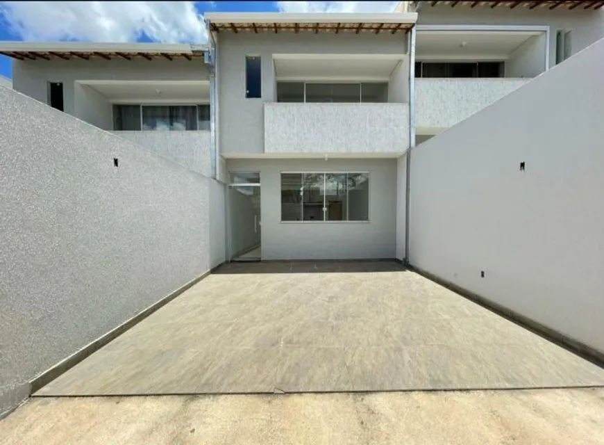 Foto 1 de Casa com 3 Quartos à venda, 176m² em Santa Mônica, Belo Horizonte